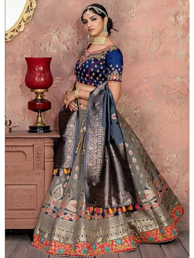 Traditional Women's Clothing: From Ancient Wisdom to Modern Closets