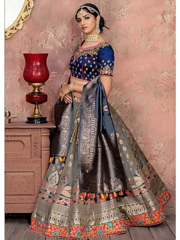 Traditional Women's Clothing: From Ancient Wisdom to Modern Closets